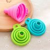 1pc Portable Silicone Foldable Funnel Collapsible Mini Hopper Gadget - Green - 7.5*7.5cm